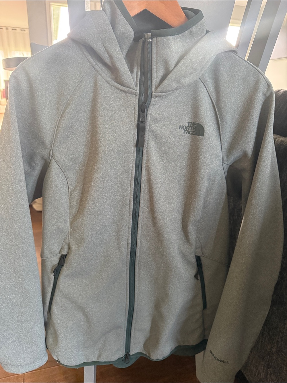 The North Face women’s Hooded Softshell Jacket - Gray Green